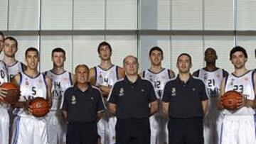 <b>TODOS UNIDOS. </b>Sergio Rodríguez, Vidal, Begic, Prigioni, Velickovic, Lorente (ayudante), Tomic, Molin, Mirotic, Cuspinera (ayudante), Fischer, Llull, Reyes, Tucker y Suárez.