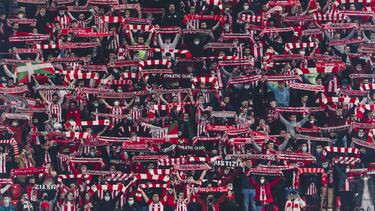 04 February 2022, Spain, Bilbao: Athletic Club fans hold their scarves during the Spanish Copa del Rey (King's Cup) Quarter-final soccer match between Athletic Bilbao and Real Madrid at San Mames Stadium. Photo: Edu Del Fresno/ZUMA Press Wire/dpa
Ed