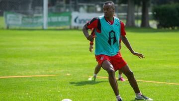 El defensa colombiano de los rojinegros, Stiven Barreiro, asegur&oacute; que los rojinegros s&oacute;lo piensan en lograr el campeonato en el Torneo Apertura 2017.