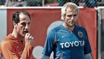 <b>CONCENTRADO. </b>Cañizares se entrenó ayer a un alto nivel de concentración y esfuerzo, bajo la atenta mirada de Voro.