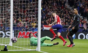 1-0. Saúl Ñíguez marcó el primer gol.