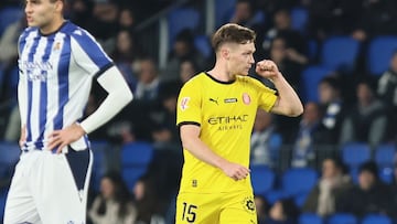 Tsygankov celebra ante la Real Sociedad.