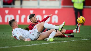 Carlos Martín, durante el Mirandés - Eldense.