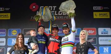 El podio de la Gante-Wevelgem: 1º Van Avermaet, 2º Jens Keukeleire y 3º Peter Sagan.