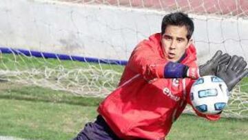 <strong>CLAUDIO BRAVO, CON CHILE.</strong>