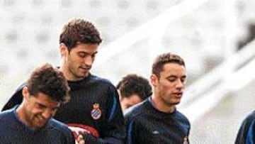 <b>ESPERANZADOS.</B> Los tres defensas canteranos que jugaron en el Bernabéu se mostraron satisfechos con su rendimiento, pese a perder.