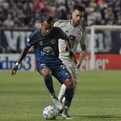 Gustavo Costas: “Me gustaría tener a Sebastián Villa”