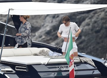 El centrocampista croata del Real Madrid, Luka Modric, se encuentra disfrutando de unas merecidas vacaciones junto a su familia en Portofino, pueblo pesquero ubicado en la costa de la Riviera Italiana, al sudeste de Génova.