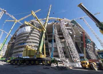 Work continues on the Santiago Bernabéu, this image from February 2022.









