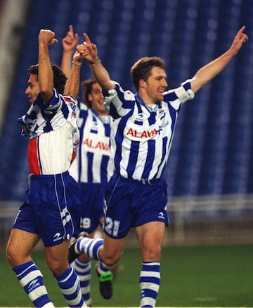 En octavos de final el conjunto vitoriano sorprendió a propios y extraños eliminando al Real Madrid de la Copa del Rey. El Alavés venció 1-0 en la ida y en la vuelta un gol de Riesco al inicio hizo inútiles los goles de Roberto Carlos y Suker.