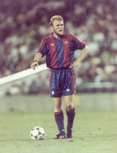 Vistió la camiseta del Barcelona una temporada y media entre 1995 y 1997. Llegó al Sevilla en el mercado de invierno de la temporada 1996-97.