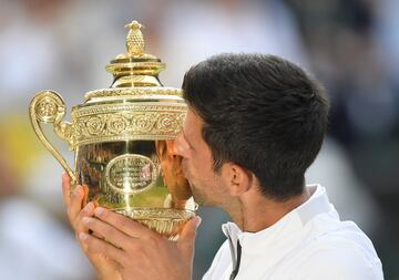 Djokovic venció al Federer, que tuvo dos bolas de partido en una final que se resolvió en el desempate del quinto set. Es su 16º título de Grand Slam.