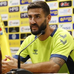 Raúl Navas: “La llegada de Jonathan Viera no cambia el objetivo”