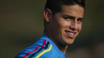 James sufrió un golpe en el juego ante Perú.