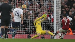 Alexis ilusiona al Arsenal que se lleva el clásico ante Tottenham