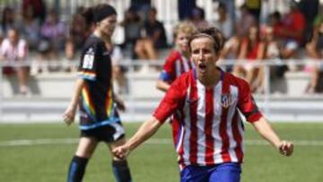 Sonia Bermúdez celebra su primer gol como rojiblanca en el derbi ante el Rayo.