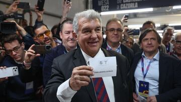 FC Barcelona candidate Joan Laporta casts his ballot during the election for the presidency of FC Barcelona at the Camp Nou stadium in Barcelona on March 15, 2026 (Photo by Josep LAGO / AFP)