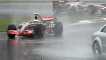 <b>ACTITUD DISCUTIDA. </b>El comportamiento de Lewis Hamilton tras el coche de seguridad en Japón ha molestado a los otros pilotos y le puede crear muchos problemas.