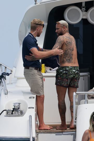 Las fotos de Neymar en Ibiza que suscitan comentarios