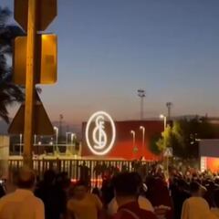 El Sevilla condena el ataque a sus jugadores y pide que se persiga a los violentos