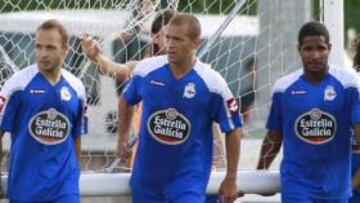 El brasileño Juliano Antonello "Juca", jugador del Deportivo, aseguró hoy que las sensaciones que dejó el equipo gallego el pasado sábado en el Santiago Bernabéu ante el Real Madrid (3-2) confirman que está en el camino adecuado