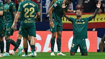 Cadiz's Brazilian defender #33 Lucas Pires celebrates scoring the opening goal during the Spanish Liga football match between Club Atletico de Madrid and Cadiz CF at the Metropolitano stadium in Madrid on October 1, 2023. (Photo by JAVIER SORIANO / AFP)