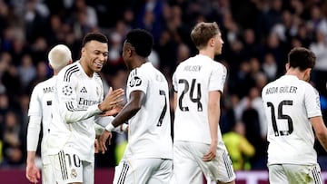 Los jugadores del Madrid celebran la goleada ante el Mónaco.