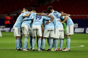 Los jugadores del Celta de Vigo momentos antes comenzar el encuentro.