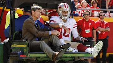 KANSAS CITY, MO - SEPTEMBER 23: Jimmy Garoppolo #10 of the San Francisco 49ers is carted off the field after an injury during the fourth quarter of the game against the Kansas City Chiefs at Arrowhead Stadium on September 23rd, 2018 in Kansas City, Missouri.   David Eulitt/Getty Images/AFP
 == FOR NEWSPAPERS, INTERNET, TELCOS &amp; TELEVISION USE ONLY ==