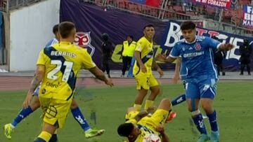 Esta fue la falta que alejó a la U del título: polémica abierta