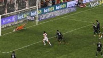 MANO A MANUCHO. En el 87’ se estiró para desviar un cabezazo de Manucho que hubiera sido el 1-2.