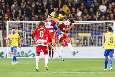 Aprobados y suspensos del Granada: Sandoval tiene difícil enderezar el destrozo del Cacique