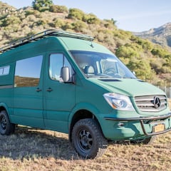Campo Vans convierte una furgoneta 4x4 en un pequeño palacio con ruedas