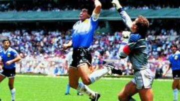 'La mano de Dios' aparece en el estadio Azteca gracias a Maradona