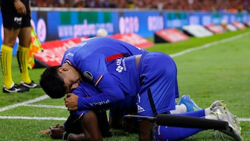 Cruz Azul, en los minutos finales, vence al Atlas y consigue salir del Jalisco con ventaja