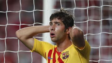 Soccer Football - Champions League - Group E - Benfica v FC Barcelona - Estadio da Luz, Lisbon, Portugal - September 29, 2021 FC Barcelona's Sergi Roberto reacts REUTERS/Pedro Nunes
