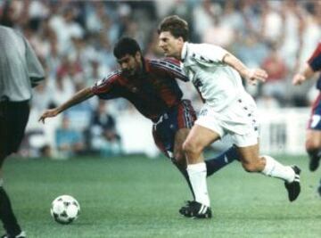 7-1-95. El Real Madrid devuelve la manita al Barcelona con Laudrup ya en las filas blancas. Tras cinco años en el Barça, el danés se mudó a Madrid y participó, un año después, de otra goleada.