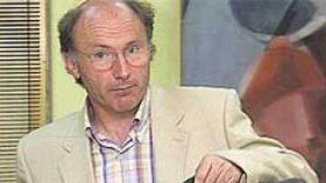 <b>ENFANGADO. </b>De Clercq durante una carrera de ciclocross.