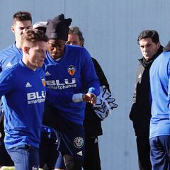 Valencia: Coquelin ocupa en la lista el lugar de Michy Batshuayi