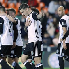 Festival de goles del Valencia para sellar el pase a octavos