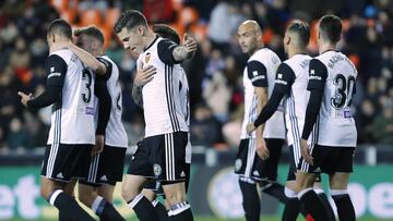 Festival de goles del Valencia para sellar el pase a octavos