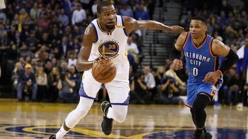 OAKLAND, CA - JANUARY 18: Kevin Durant #35 of the Golden State Warriors dribbles past Russell Westbrook #0 of the Oklahoma City Thunder at ORACLE Arena on January 18, 2017 in Oakland, California. NOTE TO USER: User expressly acknowledges and agrees that, by downloading and or using this photograph, User is consenting to the terms and conditions of the Getty Images License Agreement.   Ezra Shaw/Getty Images/AFP
 == FOR NEWSPAPERS, INTERNET, TELCOS &amp; TELEVISION USE ONLY ==