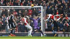 Arsenal de Alexis logra agónico triunfo sobre el líder