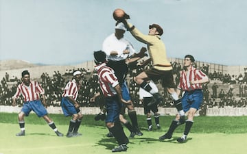 En 1929 se jug¨® la primera liga espa?ola. El Athletic de Madrid fue uno de los 10 equipos que participaron en el primer campeonato de Liga. Hasta esta fecha el ¨²nico torneo nacional era la Copa del Rey. En la imagen, Athletic de Bilbao y Athletic de Madrid, se enfrentaron en la capital vizca¨ªna, el 16 enero de 1930, con victoria contundente de los vascos por 6 goles a 1.