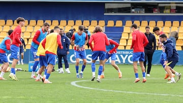 Fernando Torres, en el calentamiento del Atlético Madrileño en el encuentro ante el Alcorcón.