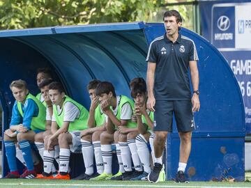 El entrenador del Cadete B del Madrid recibió la licencia 'UEFA A y B' en mayo.  