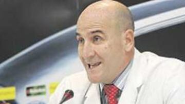 <b>LE DEFIENDE. </b>Del Corral no entiende las acusaciones de Campos.