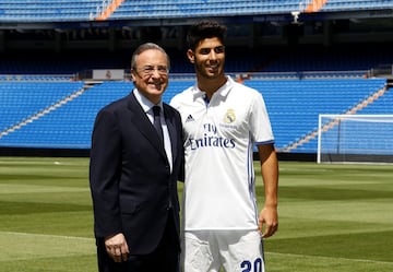 Marco Asensio junto a Florentino Pérez.