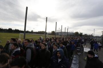 Colas infinitas de los seguidores del San Lorenzo para ver la Gran Final