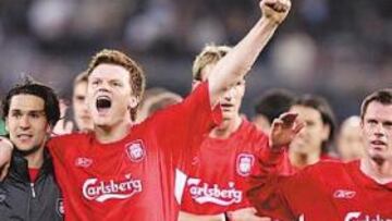 <b>RED POWER. </b>Luis García y un Riise eufórico celebran el pase a las semifinales tras aguantar los 90 minutos sin encajar un gol.